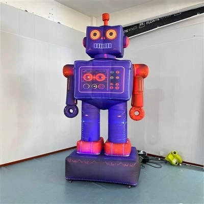 Gigantisk oppblåsbar robotmaskot